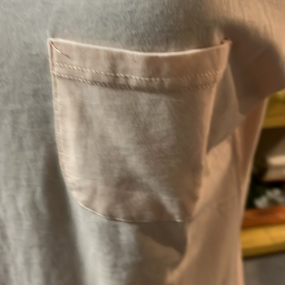 Front pocket, teeshirt scoop, neck, rolled shoulders, polyester, and cotton - Picture 2 of 5